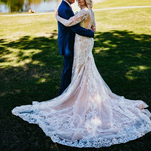 Sottero and Midgley Wedding Gown Size 8 in Ivory Over Nude - Picture 8 of 12